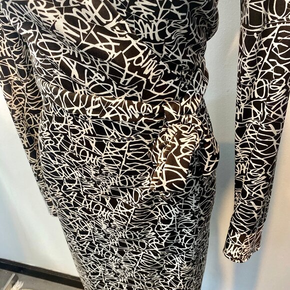 Diane Von Furstenbuerg Brown and White Silk Wrap Dress Size 6 - Picture 3 of 4
